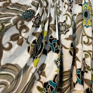 Gently Worn Women’s Apostrophe Pleated Skirt